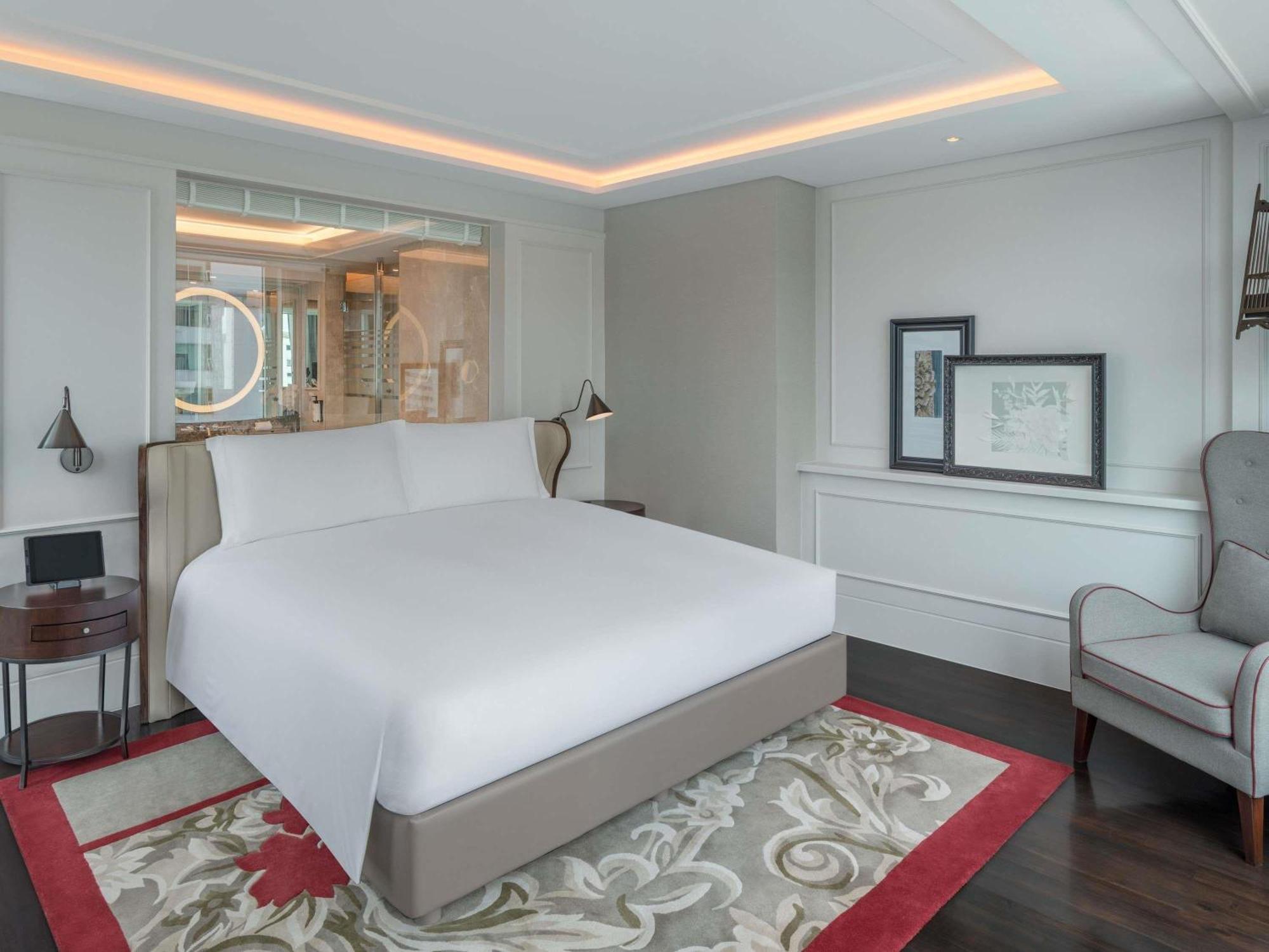 Junior Suite King Bed Club Millésime Access,1771765456:JPEG